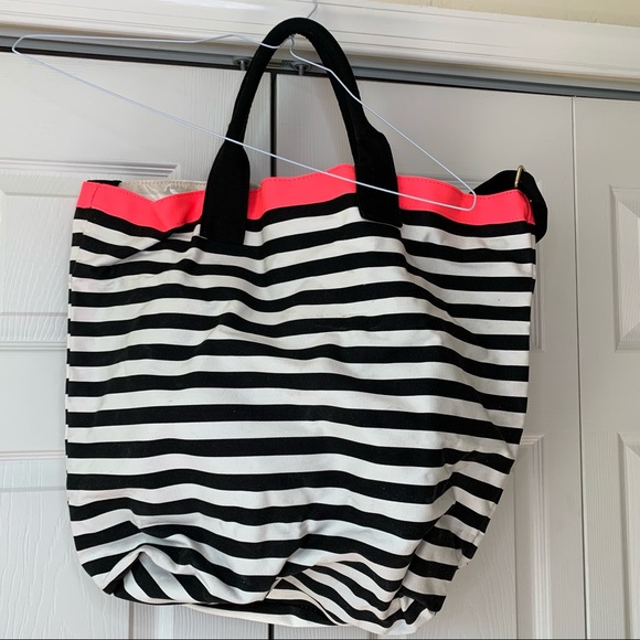 Large Victoria’s Secret bag - Picture 2 of 6